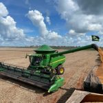 Colheita da safra brasileira 2022/23 de soja atinge 48,9%, diz Safras